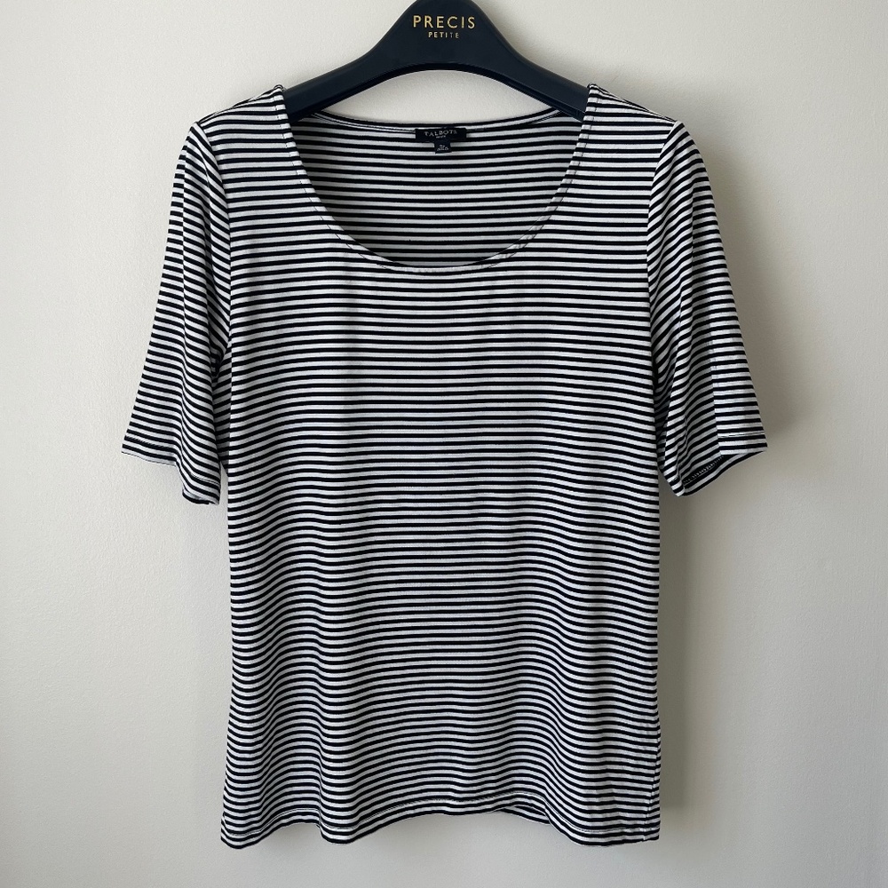 Black and white scoop neck T-shirt